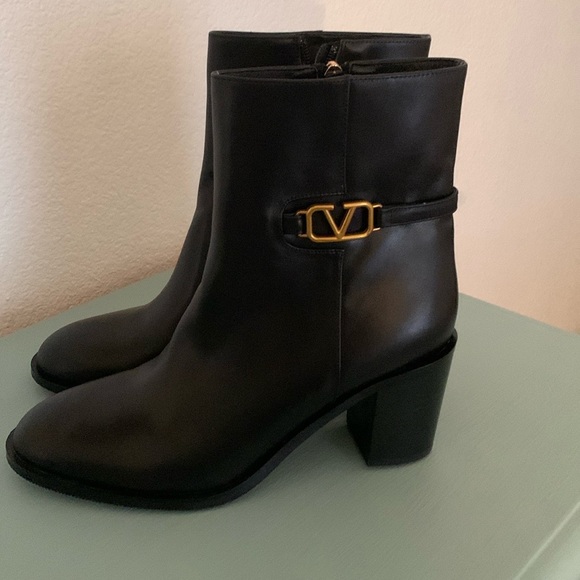 Replica Valentino Garavani  leather logo boots - Picture 2 of 15